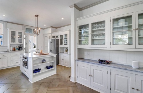 Baldwin Park House | Impeccable Mansion w/Private Parking and Large Yard by Lucky Savannah