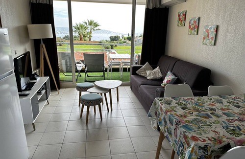 Theoule-Superieur Apartment | IMPRESSIONNANTE View of the sea and the bay of Cannes VTT swimming pool at the foot of the Esterel mountains