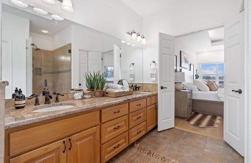 Lakeshore Ranch House | Impressive Lake View Mansion Atop Secluded Country