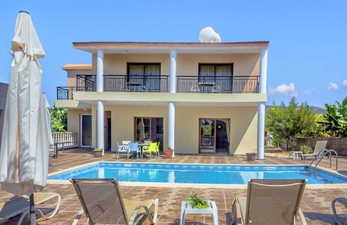 Sea Caves Villa | Impressive Villa Exclusive Sea Caves walk to taverns Sleeps 11 Ref 507