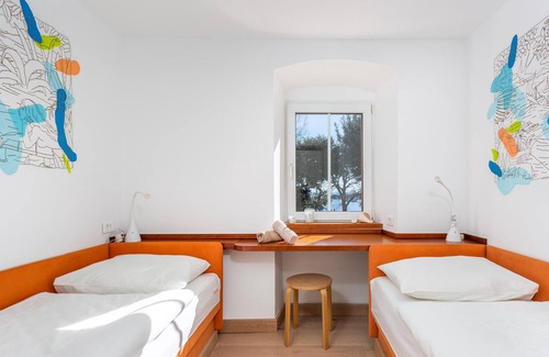 Ika Apartment | In a beautiful townhouse on the beach of Opatija-Ika welcomes you this modern apartment.