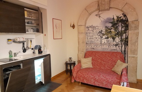 Centro Storico Apartment | In a quiet and elegant setting 600m from Duomo ideal for couples and businessmen