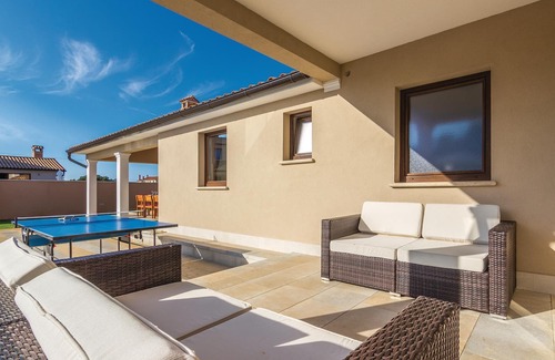 Bibici House | In a small village near the medieval Svetvincenat is placed this beautiful vacation home.