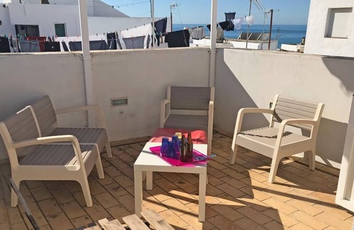 Conil de la Frontera City Center Cottage | In a very attractive location with a light and friendly atmosphere, sleeps 2-4.