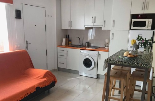 Conil de la Frontera City Center Cottage | In a very attractive location with a light and friendly atmosphere, sleeps 2-4.