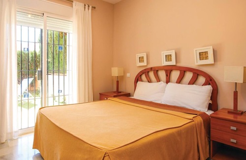 El Faro Apartment | In a well-maintained residential complex with community pool in Mijas Costa you will find this beaut