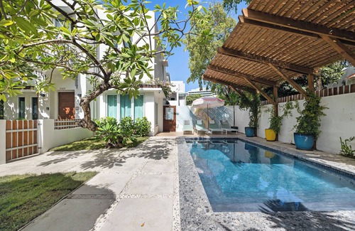 Condado Apartment | In Condado Beach Beautiful Pool With Tanning Bed