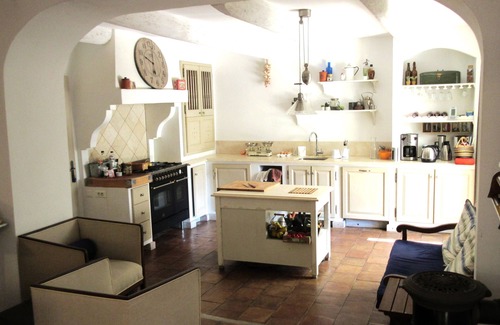 Tavel House | In Provencal mas GITE 2 people with shared pool