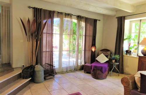 Tavel House | In Provencal mas GITE 2 people with shared pool