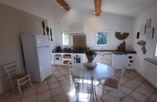 Cabrieres-d'Avignon House | In PROVENCE, Face IN LUBERON, A LITTLE PIECE OF PARADISE, PRIVATE VILLA FOR 6 Pers