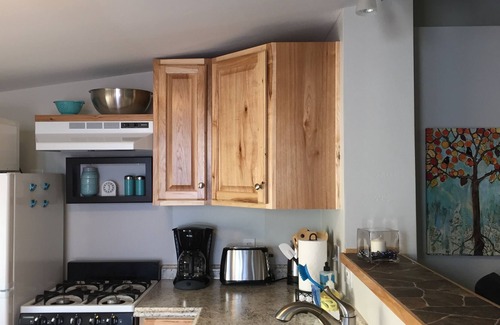 Nob Hill Cottage | In Quiet Historic District 2 Blocks to the Square