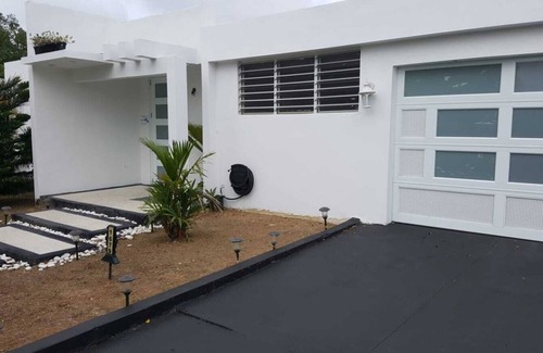 Monacillo Urbano House | In San Juan a Couple Blocks From The Highway That Connects All Puerto Rico