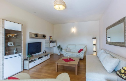 Stobrec House | In Stobrec, near Split stands this vacation home with pool on a large, enclosed plot.