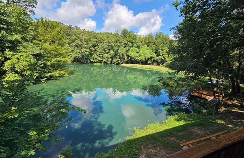 Renault House | In the Country a Beautiful 2-bedroom house with its own private lake