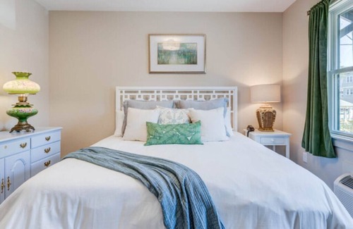 Historic Downtown Manteo Hotel | In The Garden - Room