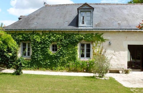 Veretz House | in the heart of a historic village of Touraine, with large garden and grove.