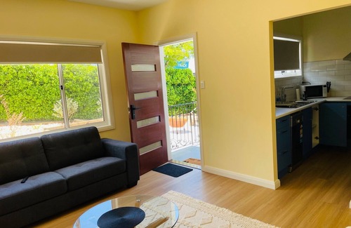 Katoomba House | In The Heart Of Katoomba 1 bedroom Semi house