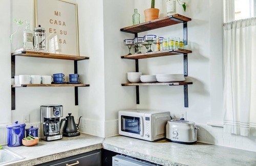 Midtown House | In the Heart of Savannah's Starland District/3 Bedroom Bungalow. Pet Friendly!