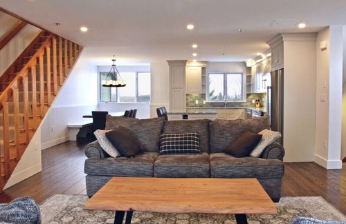 Stratton Mountain House | In the Heart of Stratton Village Square