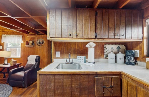Tampa Cottage | In the heart of Tampa, rustic and convenient with AC, WIFI and close to stadiums