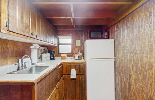 Tampa Cottage | In the heart of Tampa, rustic and convenient with AC, WIFI and close to stadiums