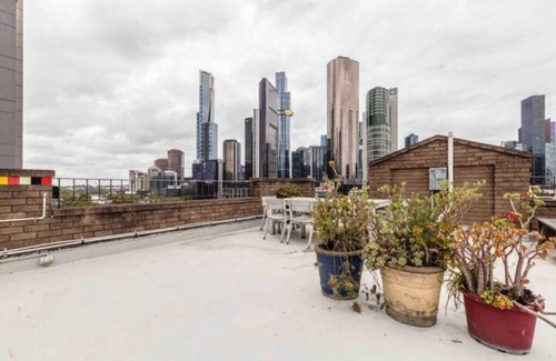 Melbourne Central Business District Apartment | In the Heart of the City – Quaint Studio in the Prime Location!