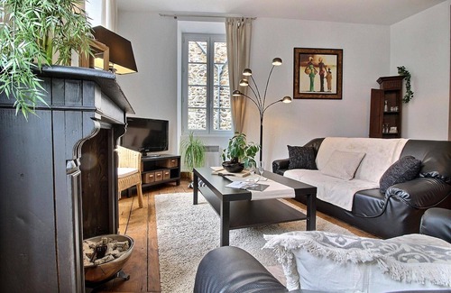 Lamballe Apartment | IN THE HEART of the CITY 15 mins from LITTORAL BRETON beaches, hiking, golf, spa, stud farm
