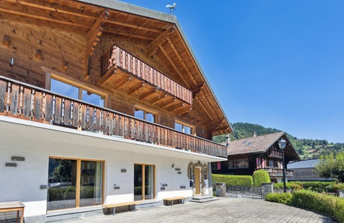 Champery Ski Chalet | In the heart of the village of Champéry, close to the Paladium and only a few meters from the cable