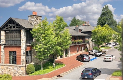 Highlands House | In-Town Luxury 2 Br Apartment - 205 S. 4th Street