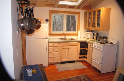 Vineyard Haven House | In-Town-WALK TO EVERYTHING! PETS WELCOME! Screened Porch, A/C, Outdoor Shower