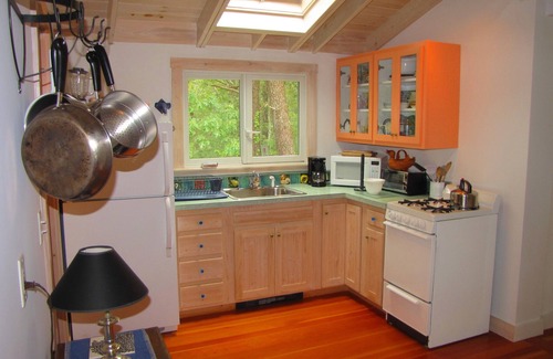Vineyard Haven House | In-Town-WALK TO EVERYTHING! PETS WELCOME! Screened Porch, A/C, Outdoor Shower