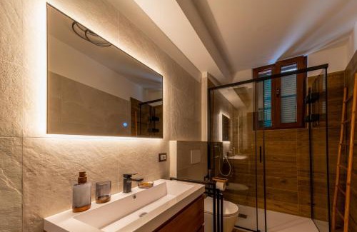 Azzano House | Ina's Lake Garden Nicolas Suite