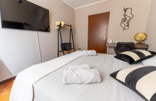 Azzano House | Ina's Lake Garden Nicolas Suite