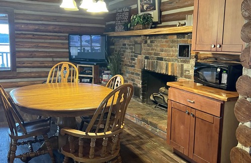 Cadiz Cabin | Includes wkday pontoon rental,1mi from national park walk/bike trails. Lakefront