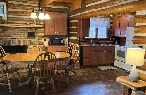 Cadiz Cabin | Includes wkday pontoon rental,1mi from national park walk/bike trails. Lakefront