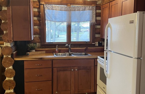 Cadiz Cabin | Includes wkday pontoon rental,1mi from national park walk/bike trails. Lakefront