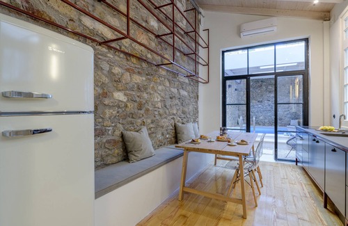 Plaka Apartment | Incomparable Plaka's Lux 2bdrm Apt w/Pvt Heated Pool