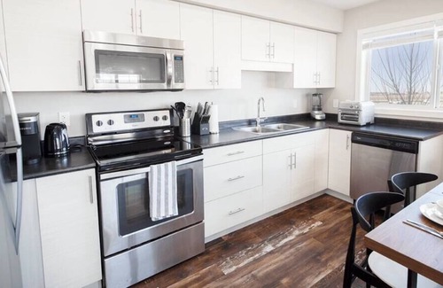 Fort Gary House | Incredible 3Bedroom Townhouse with Garage & Wi-Fi!