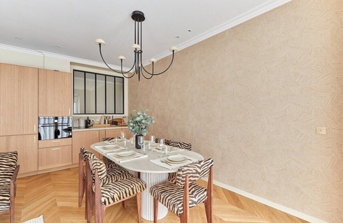 Strasbourg -Saint-Denis Apartment | Incredible AC Apartment 3 bedrooms Center of Paris