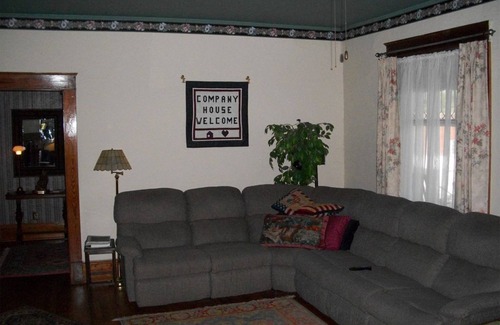 Ducktown Bed & Breakfast | Incredible Historic 6Br 7 Ba Home in Downtown.