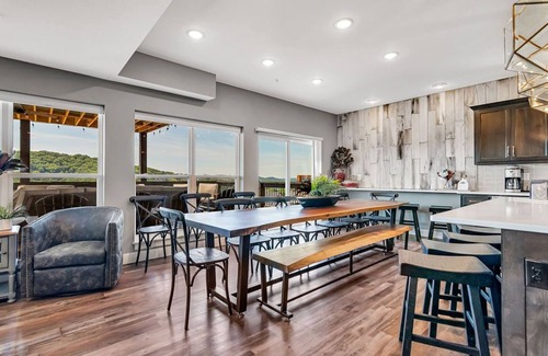 Ponce De Leon House | Incredible Lake View-Private Indoor Pool-Golf Cart-Free Attraction Tickets-Game Room!