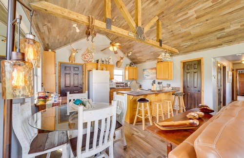 Vian Cabin | Incredible Log Home: 1 Mile from Lake Tenkiller