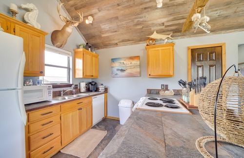 Vian Cabin | Incredible Log Home: 1 Mile from Lake Tenkiller