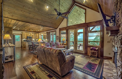 Blue Ridge Cabin | Incredible mountain view - amazing property -hot tub -game room - great location