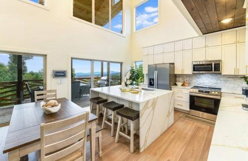 Chalet Village North Ski Chalet | Incredible Mountain Views! Chalet Village Gatlinburg