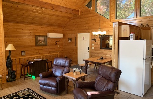 Gatlinburg - Pigeon Forge House | Incredible Mtn views, hot tub, 2king suites, WiFi, 3 decks, 10min to Dollywood
