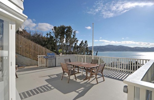 Wellington House | Incredible Views! Luxurious Studio & Outdoor Living