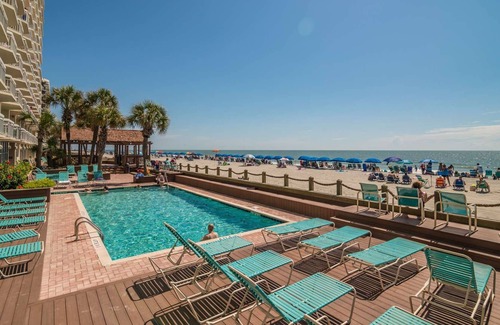 Garden City Condo | Incredible Water's Edge Views with Free Tickets to Local Attractions! WE307