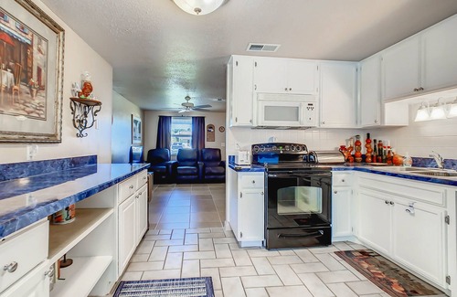Venice Gardens Condo | Incredible Whole Condo with Heated Pool and Jacuzzi Next to Venice Island/Beach