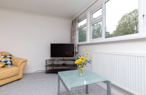 Horsham Apartment | Incredibly Spacious Quality Maisonette by 247 Lets Horsham